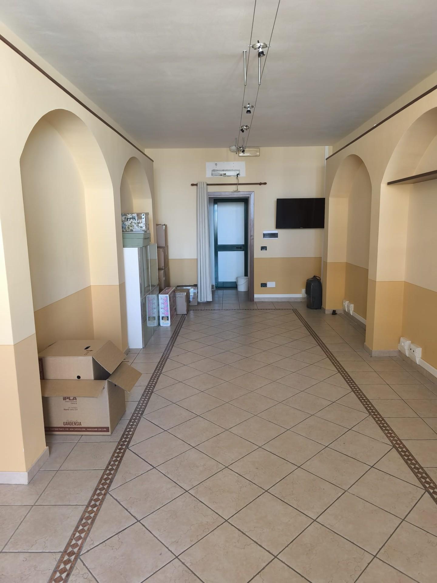 Locale commerciale in affitto, Capannoli san pietro in belvedere