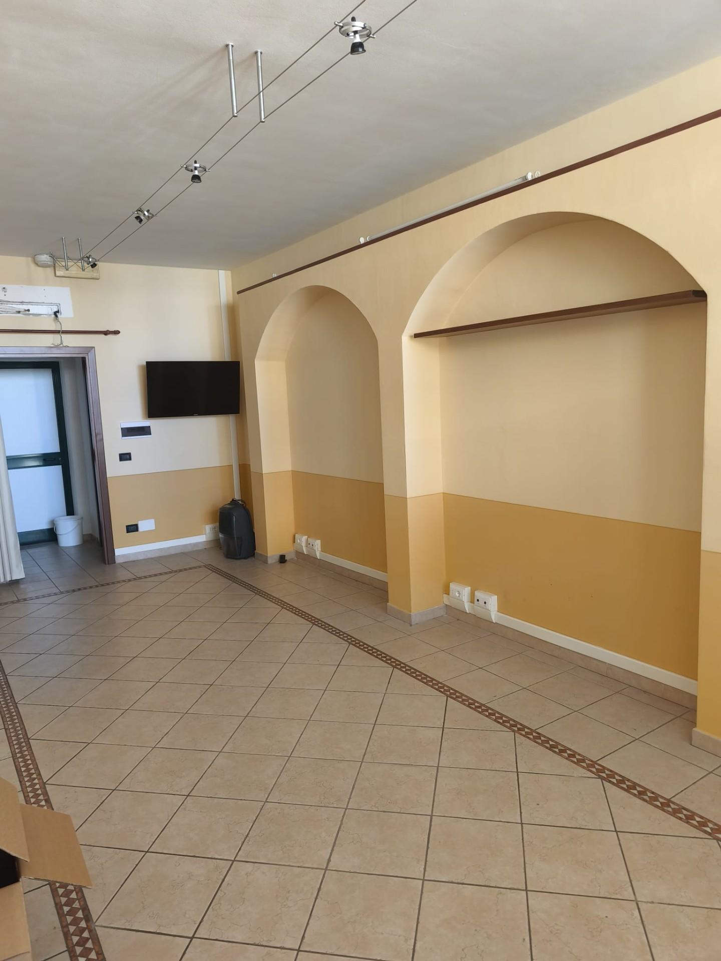 Locale commerciale in affitto, Capannoli san pietro in belvedere