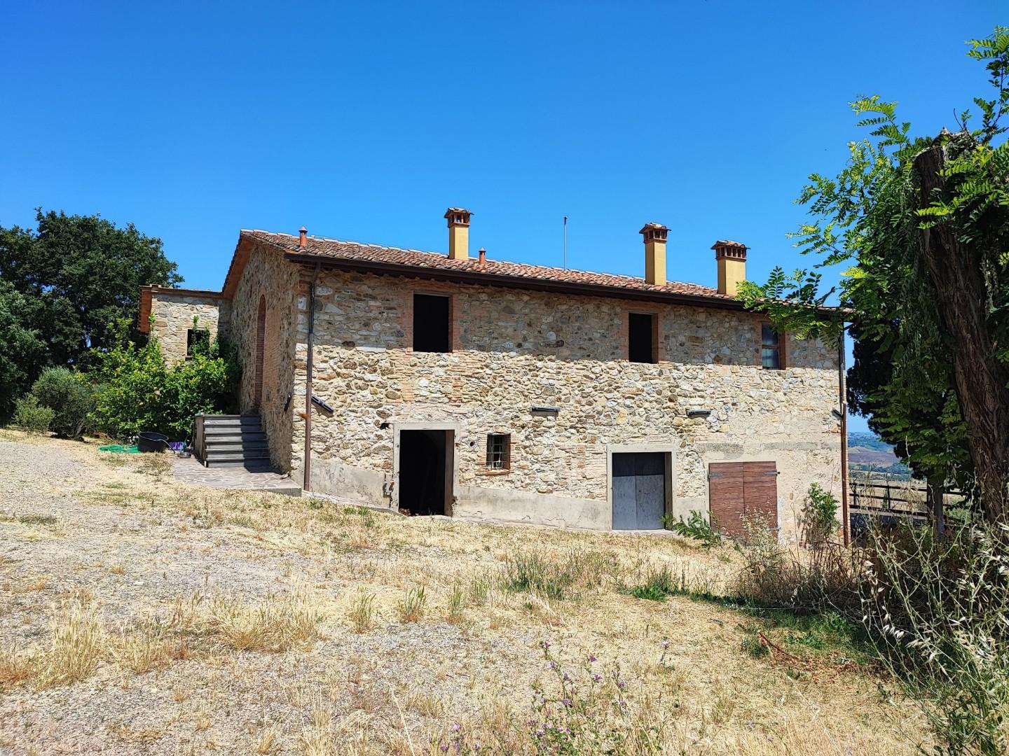 Rustico con giardino a Chianni