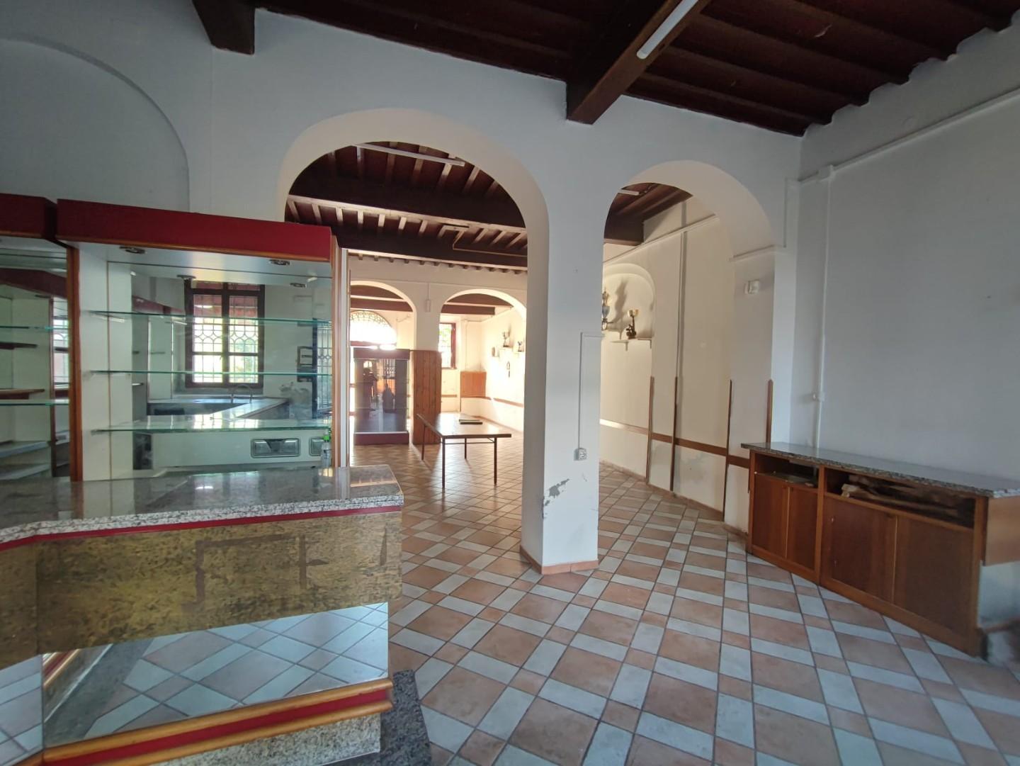 Locale commerciale in affitto, Capannoli san pietro in belvedere