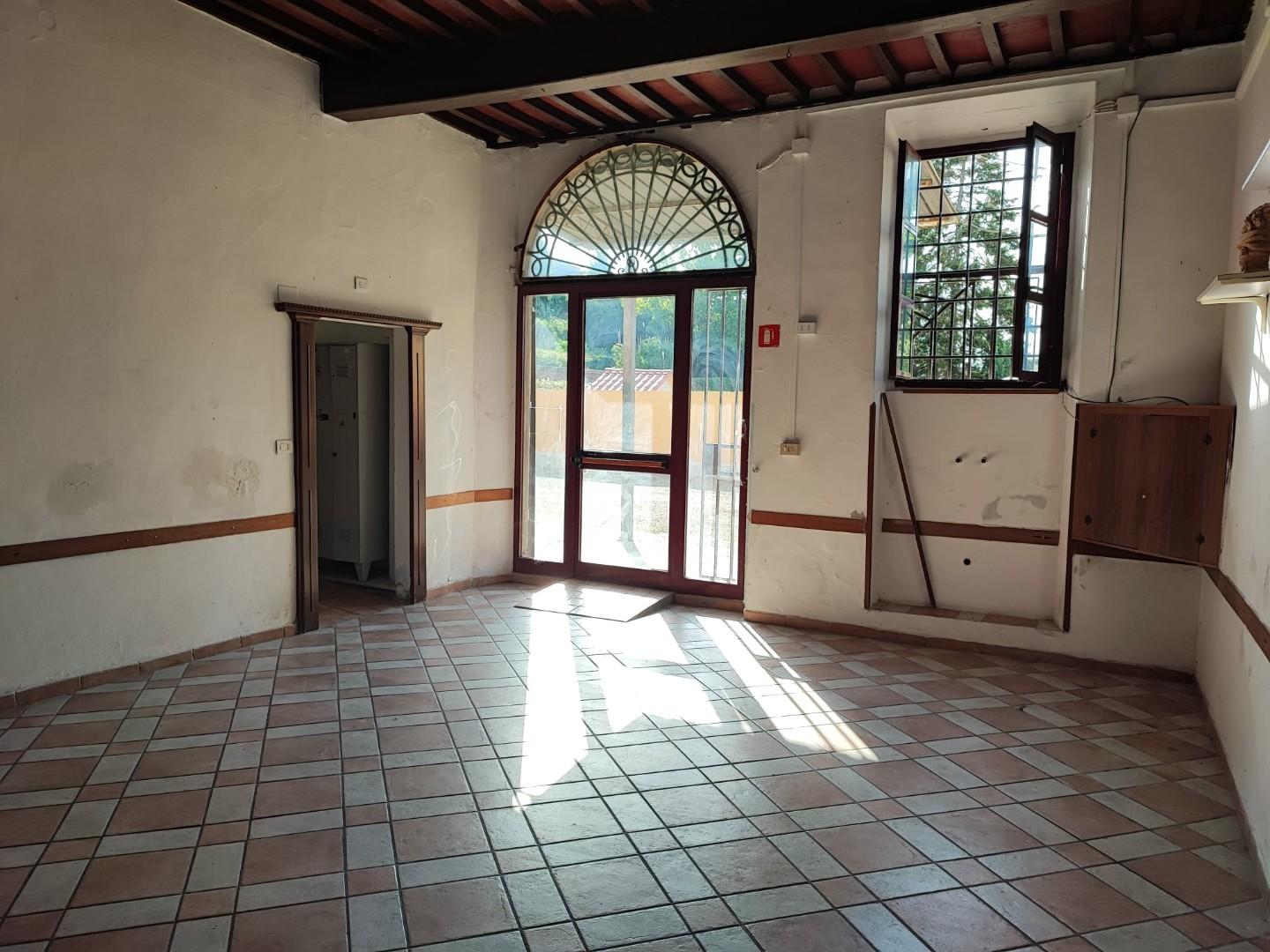 Locale commerciale in affitto, Capannoli san pietro in belvedere