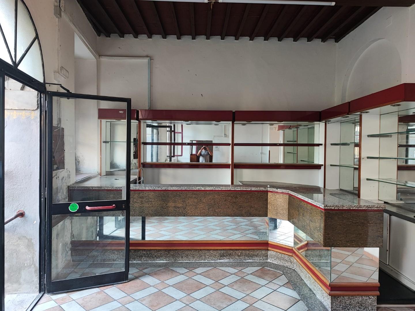 Locale commerciale in affitto, Capannoli san pietro in belvedere