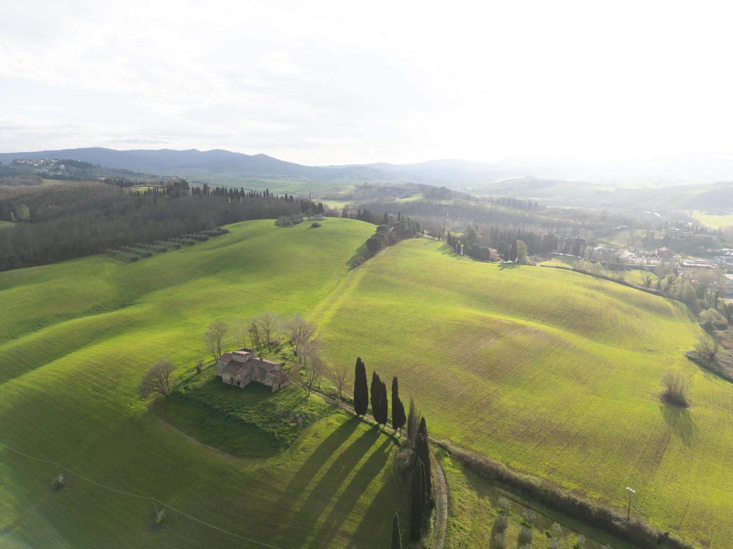 Rustico con giardino a Lajatico