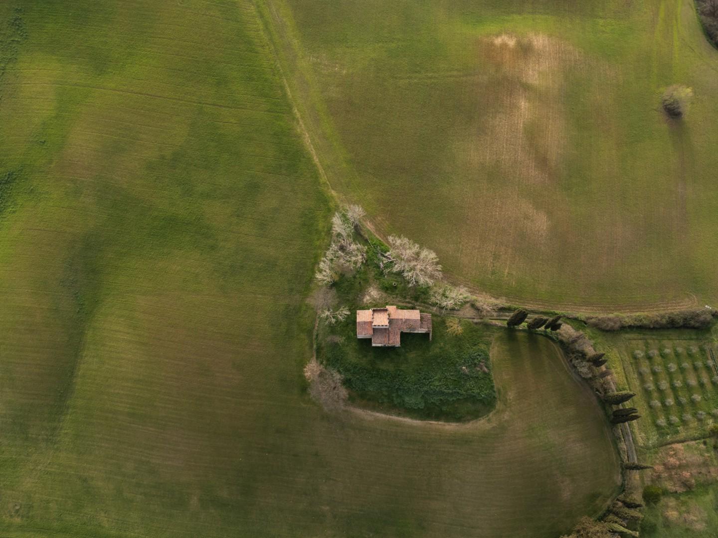 Rustico con giardino a Lajatico