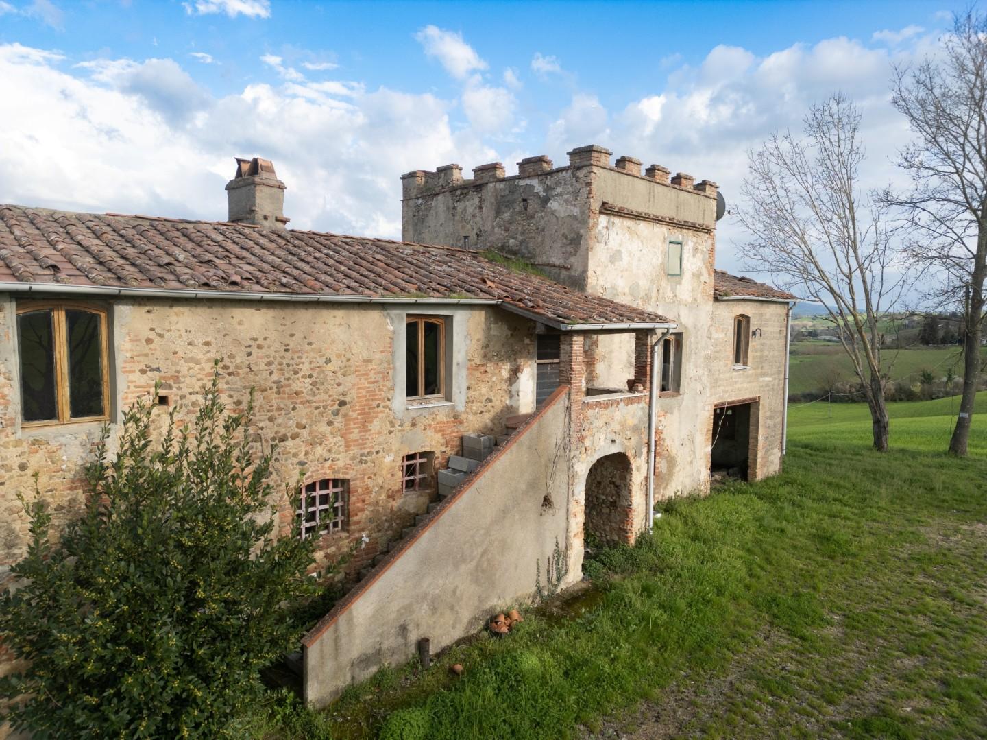 Rustico con giardino a Lajatico