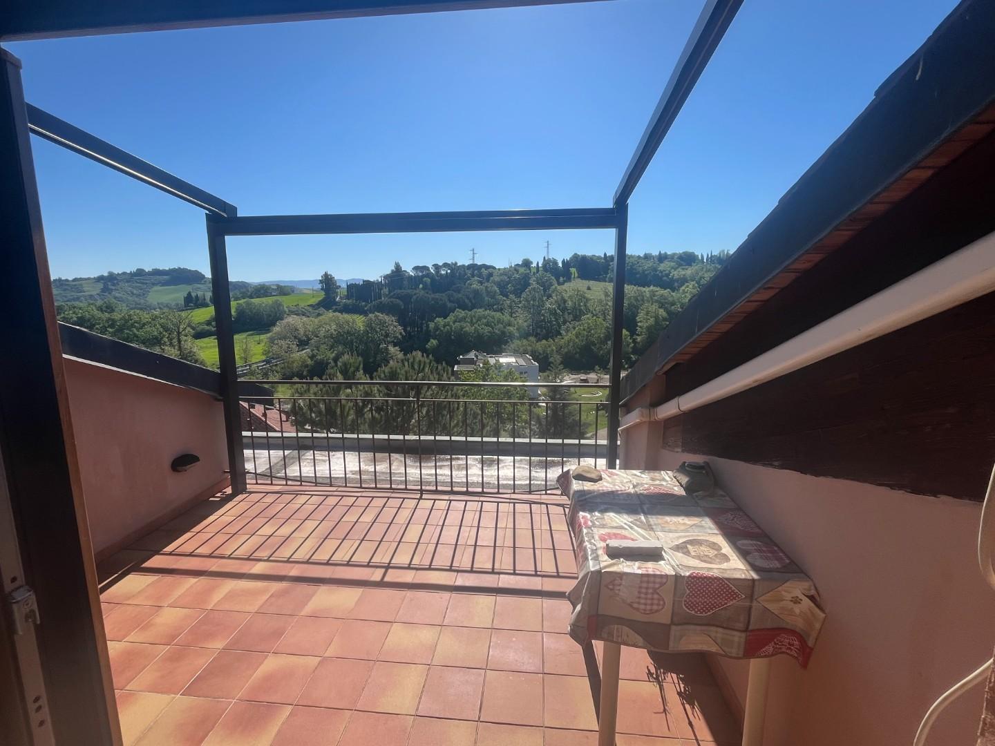 Appartamento con terrazzi a Lajatico