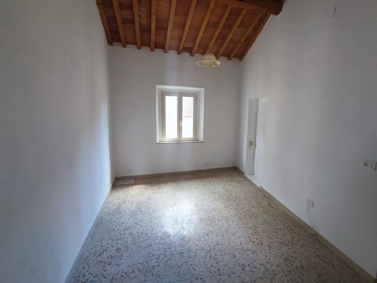 Trilocale arredato in affitto a Palaia