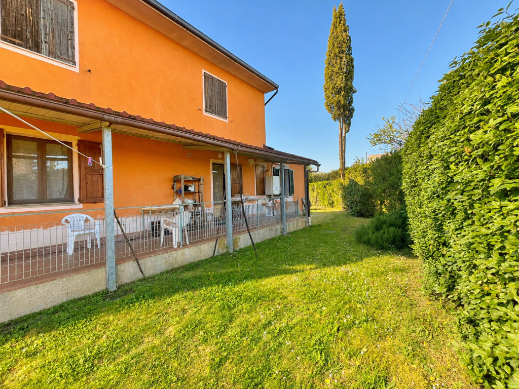 Casa indipendente con giardino a Palaia