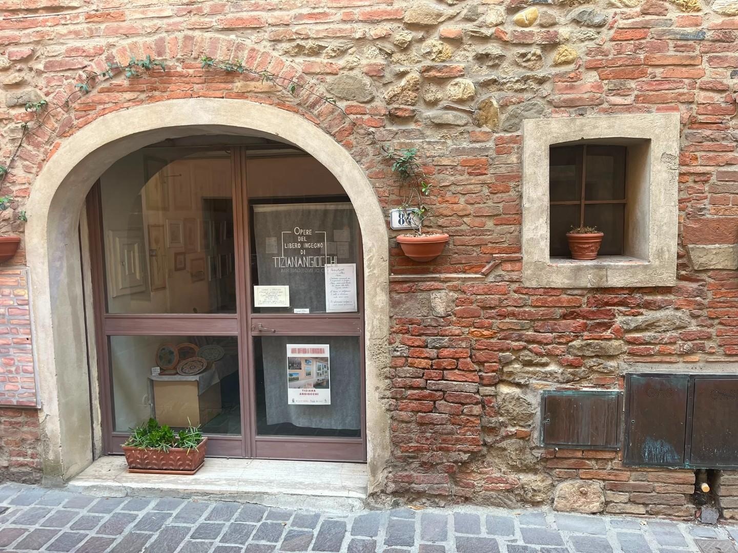 Locale commerciale in vendita a Terricciola