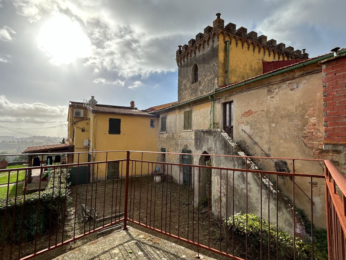 Stabile/Palazzo con giardino a Peccioli