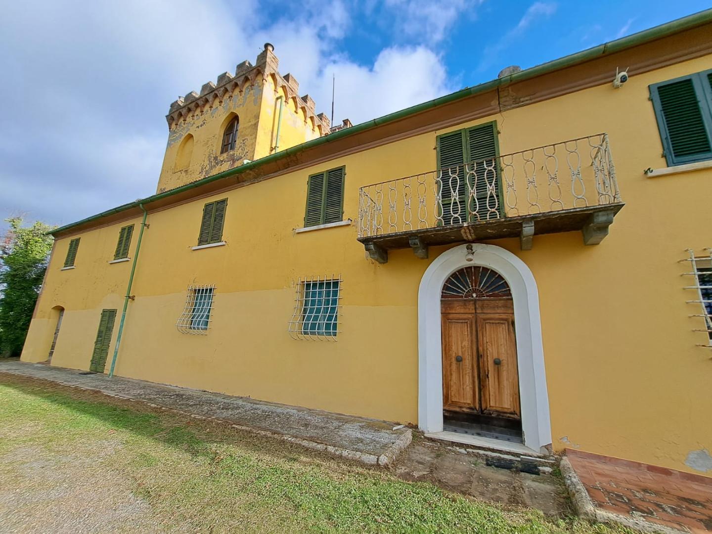Stabile/Palazzo con giardino a Peccioli