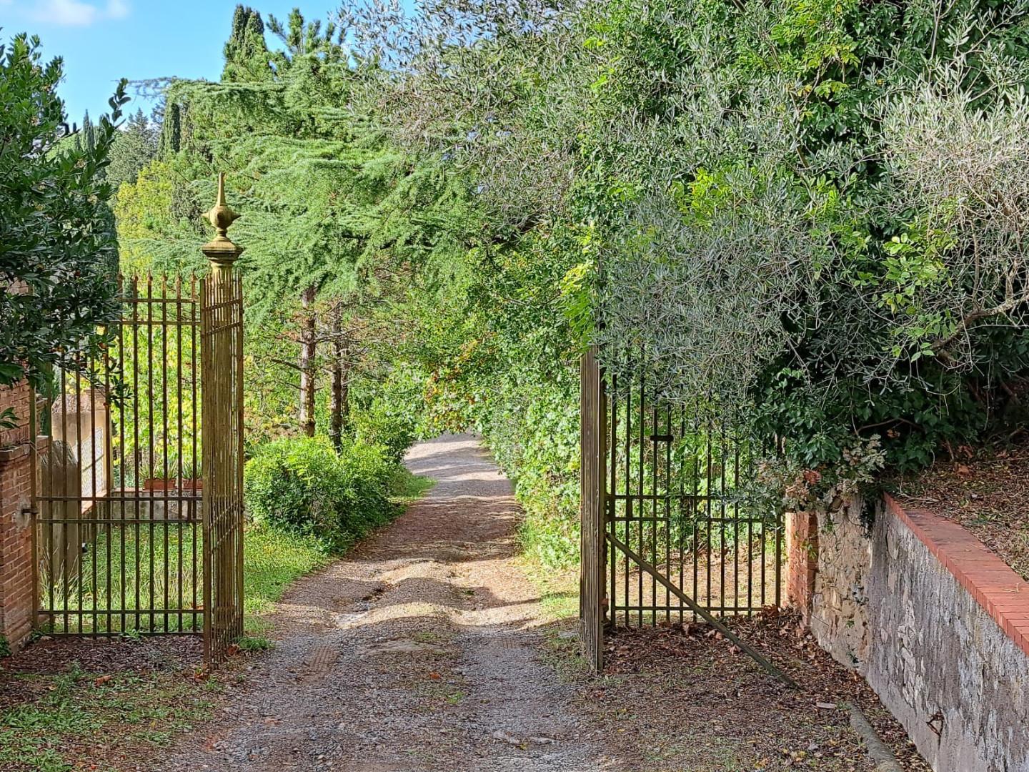 Stabile/Palazzo con giardino a Peccioli