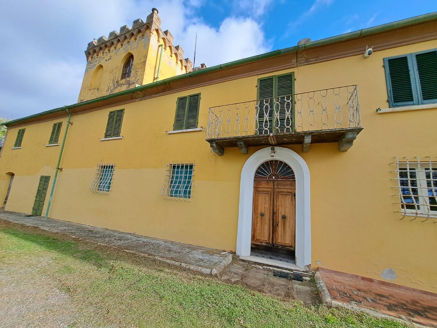 Stabile/Palazzo con giardino a Peccioli
