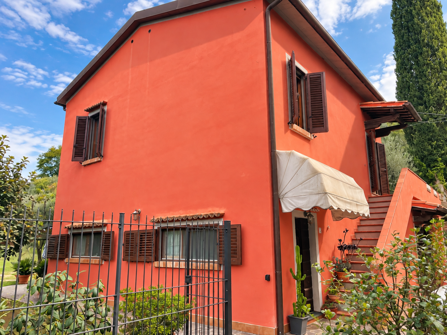 Villa con giardino, Pontedera montecastello