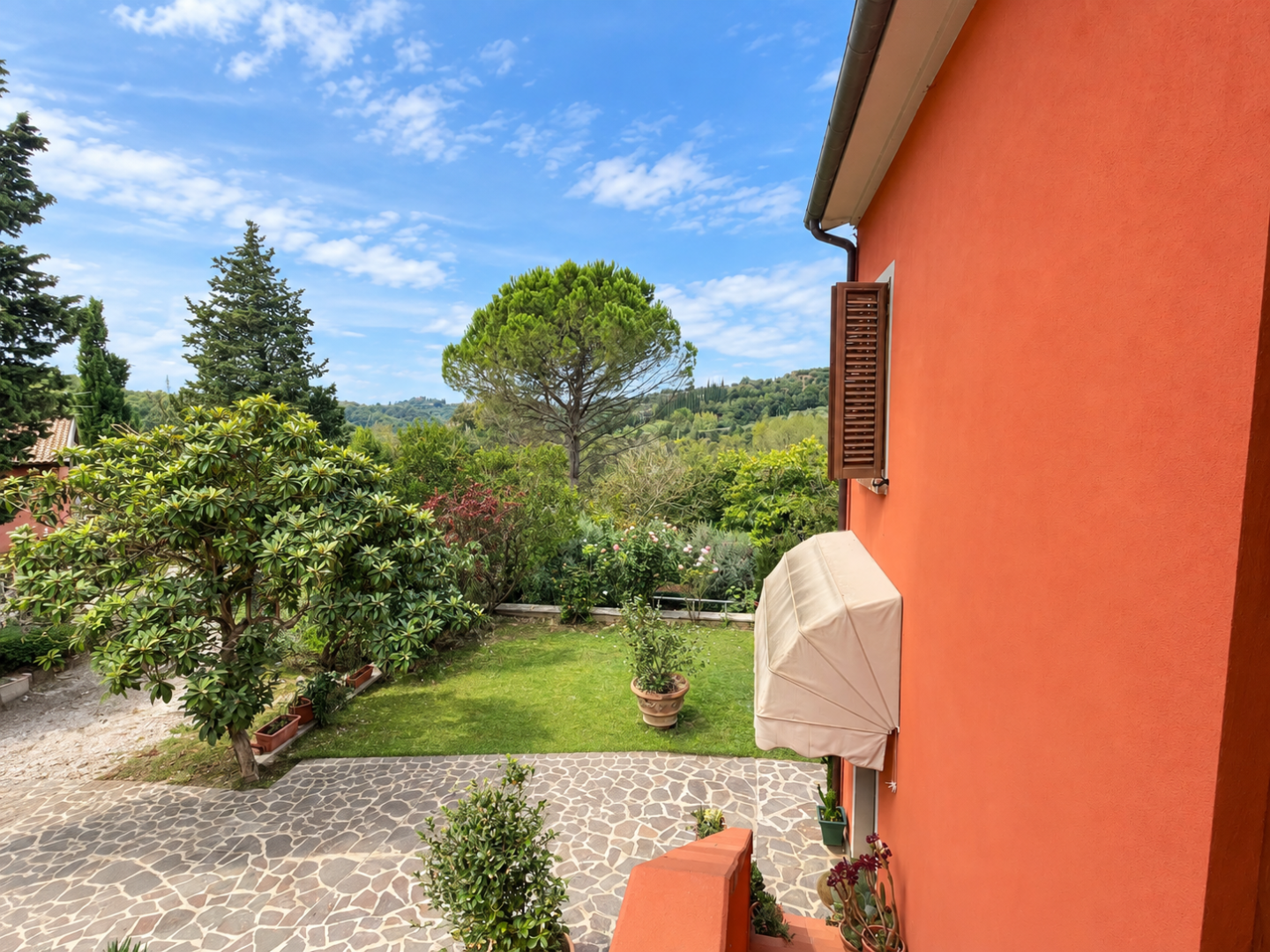 Villa con giardino, Pontedera montecastello