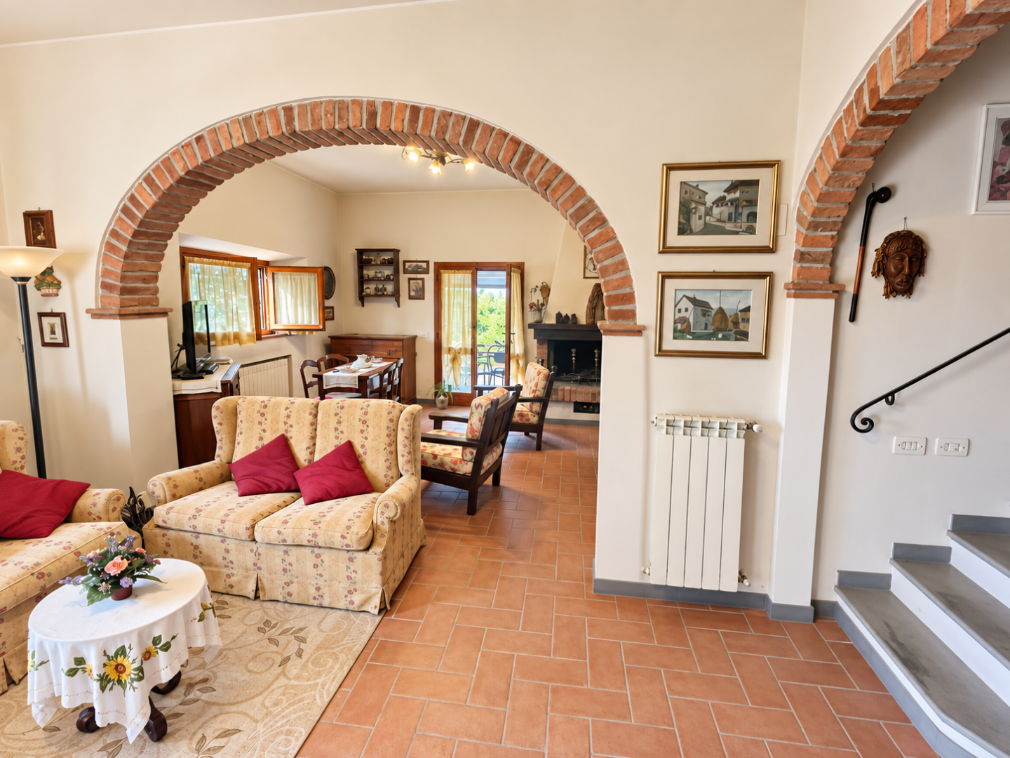 Villa con giardino, Pontedera montecastello