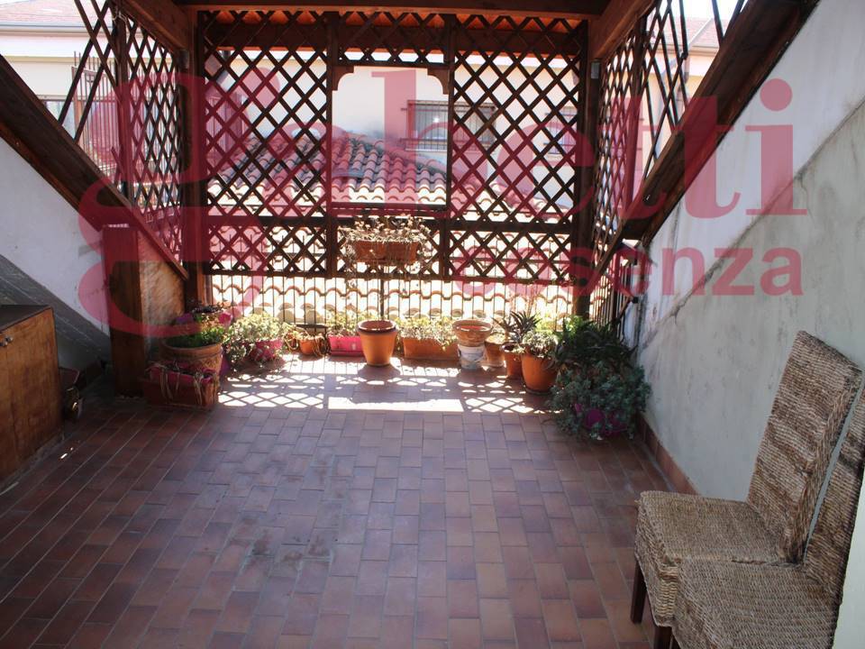 Appartamento con box a Cosenza