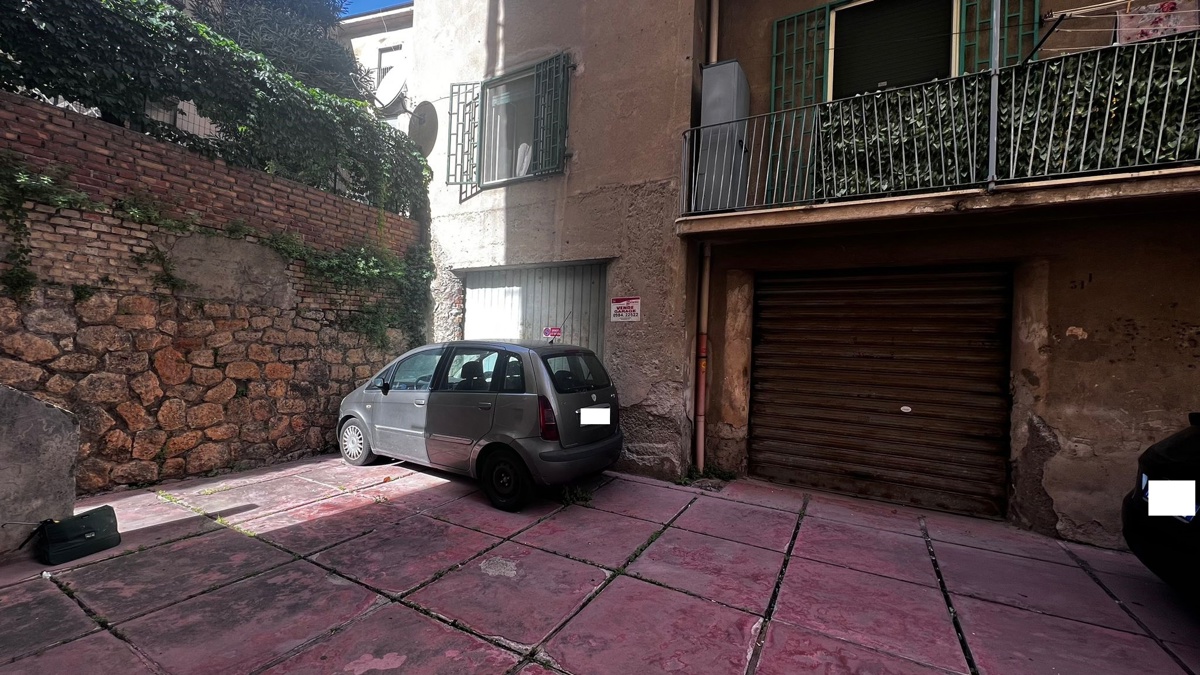 Box/Garage 55mq in vendita a Cosenza