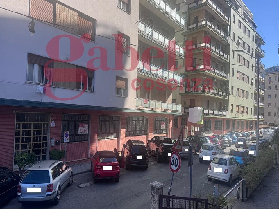Magazzino in vendita a Cosenza