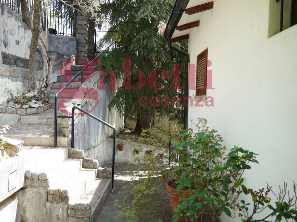 Villa da ristrutturare a Cosenza