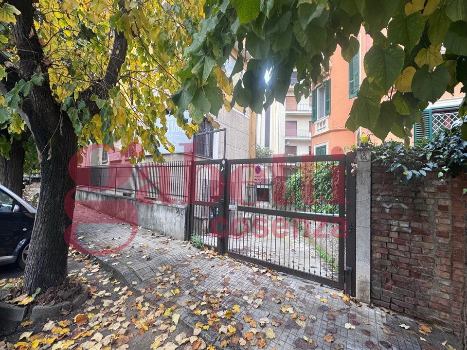 Negozio in affitto a Cosenza