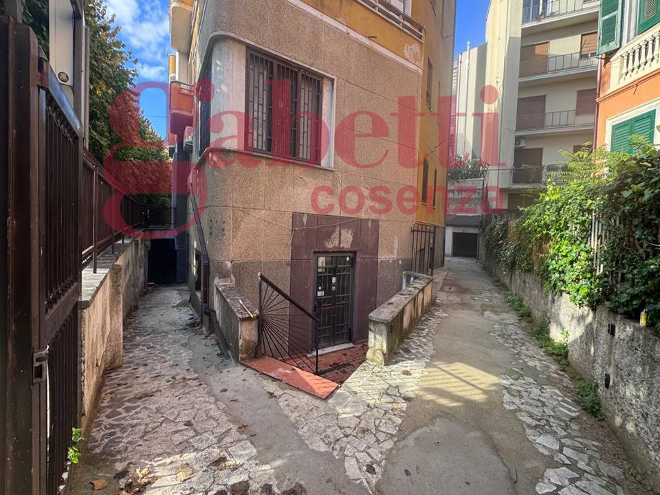 Negozio in affitto a Cosenza