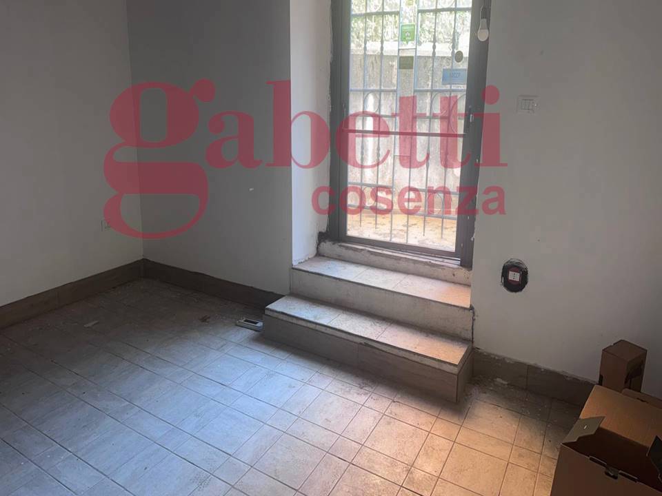 Negozio in affitto a Cosenza