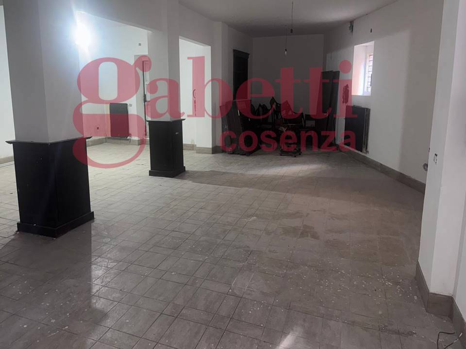 Negozio in affitto a Cosenza