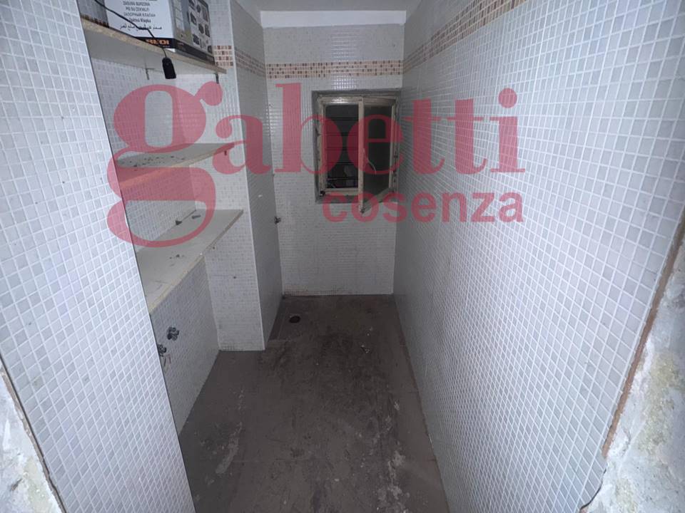 Negozio in affitto a Cosenza