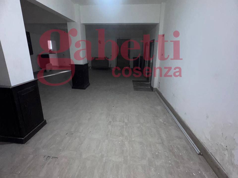 Negozio in affitto a Cosenza