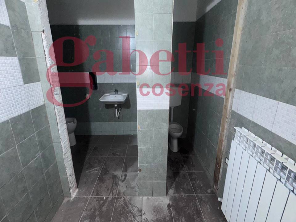 Negozio in affitto a Cosenza