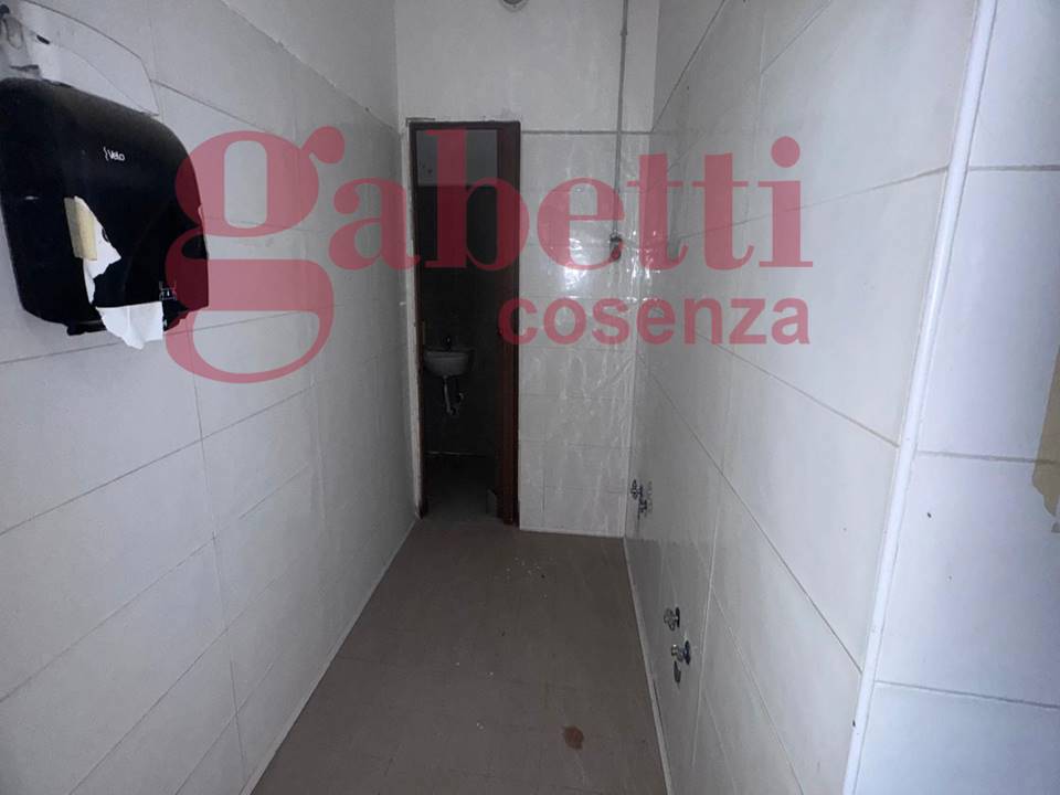 Negozio in affitto a Cosenza