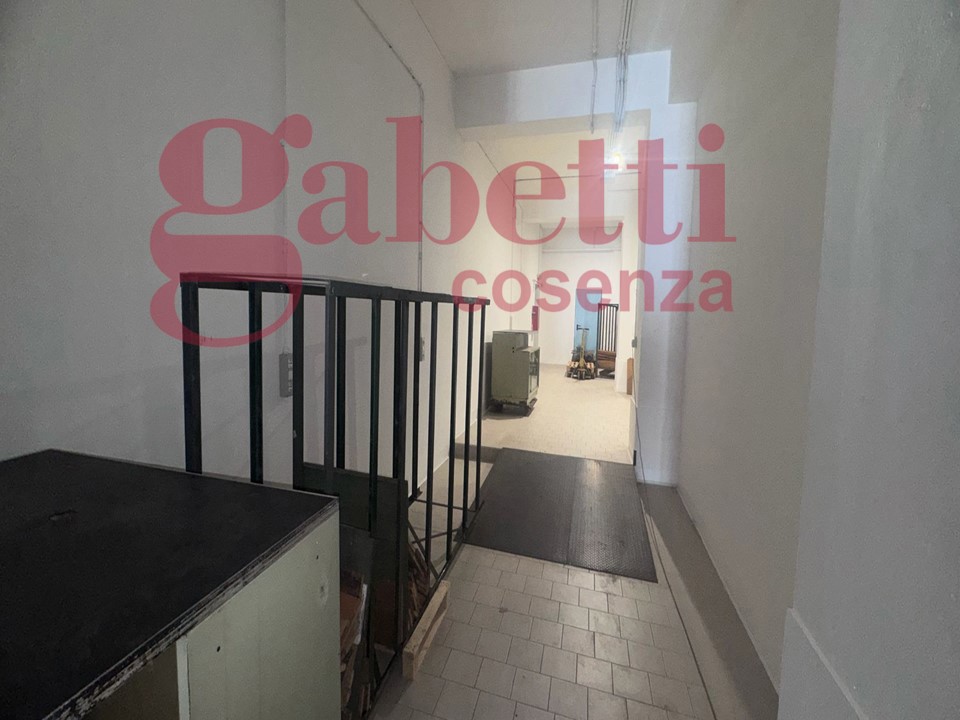 Magazzino in vendita a Cosenza