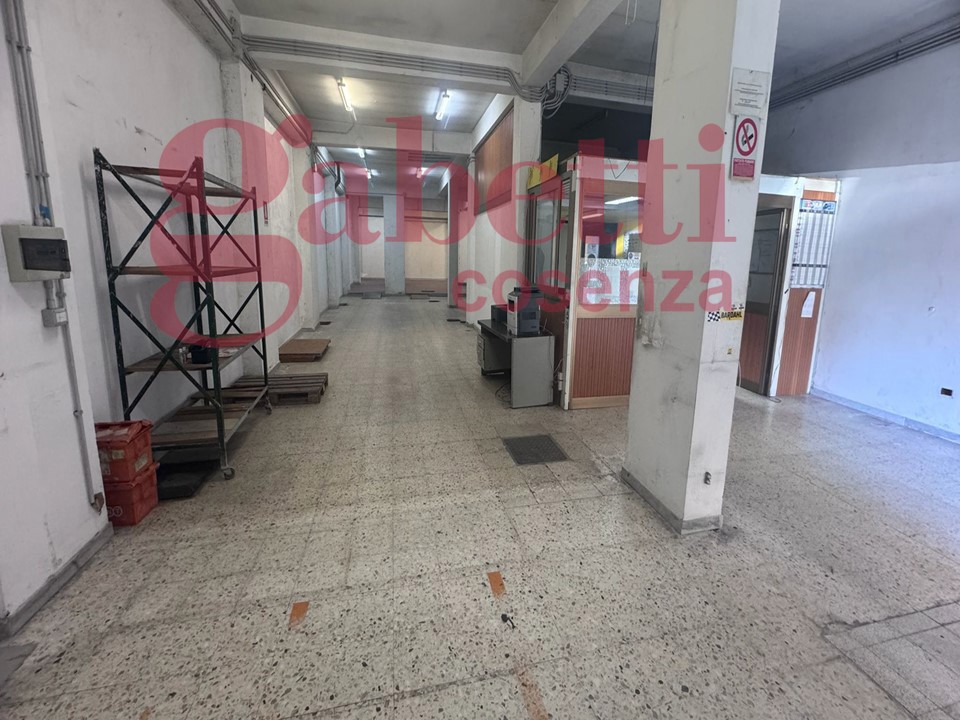Magazzino in vendita a Cosenza