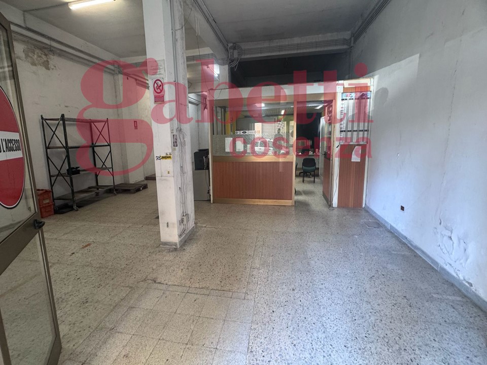 Magazzino in vendita a Cosenza