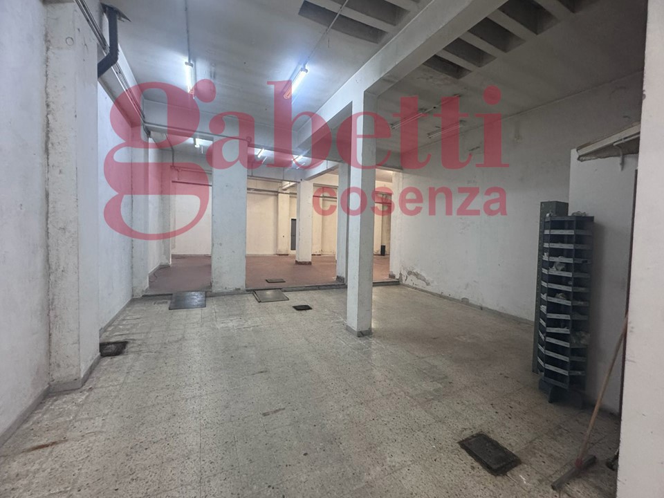 Magazzino in vendita a Cosenza