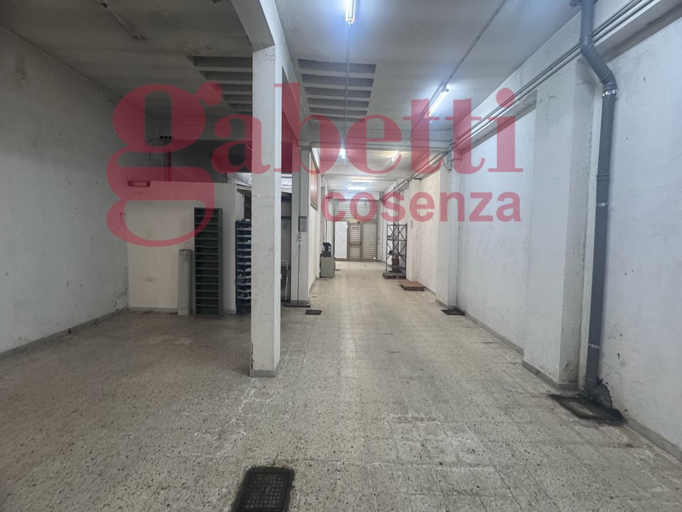 Magazzino in vendita a Cosenza