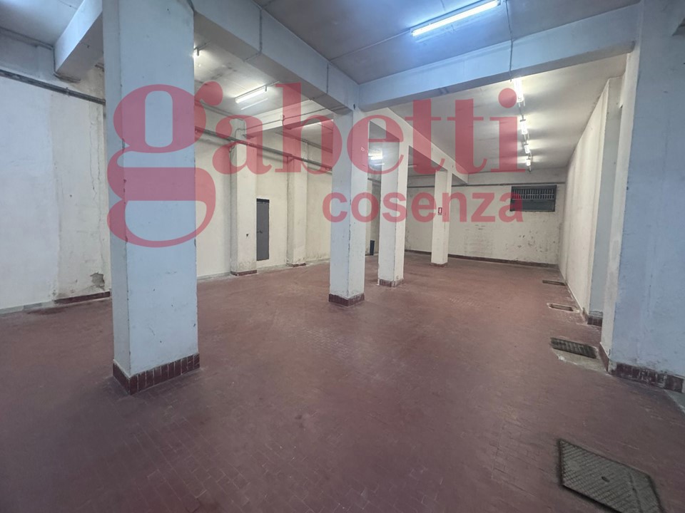 Magazzino in vendita a Cosenza