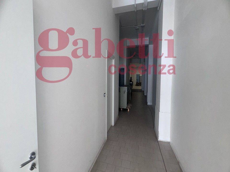 Magazzino in vendita a Cosenza