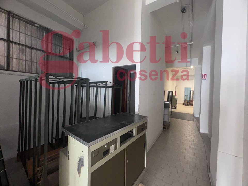 Magazzino in vendita a Cosenza