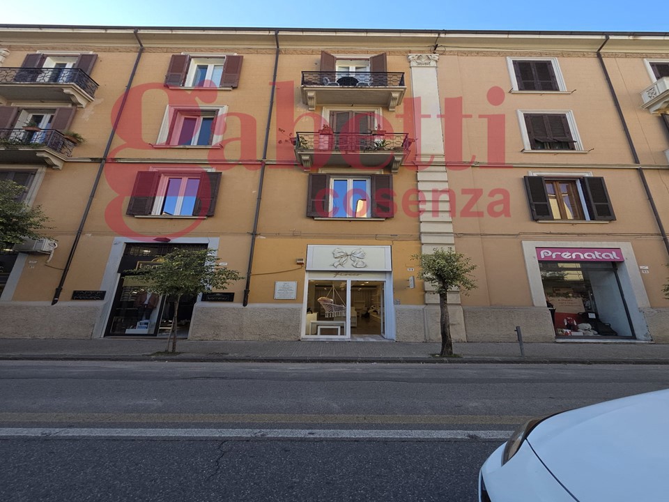 Magazzino in vendita a Cosenza