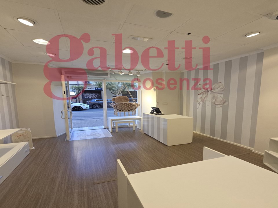 Magazzino in vendita a Cosenza
