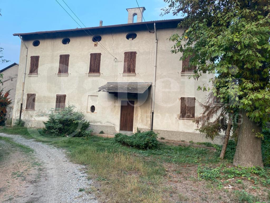 Rustico con giardino a Lodi
