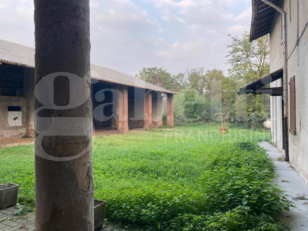 Rustico con giardino a Lodi