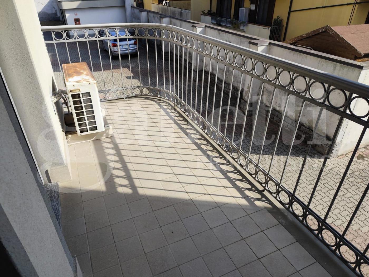 Trilocale con box a Lodi