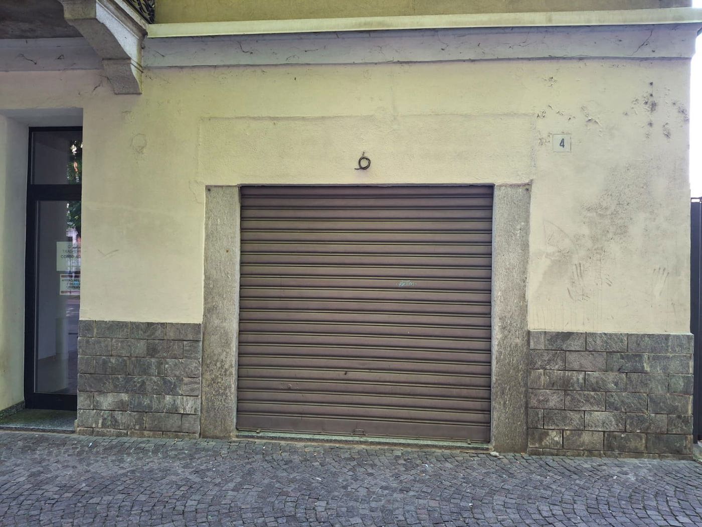 Negozio con giardino a Lodi