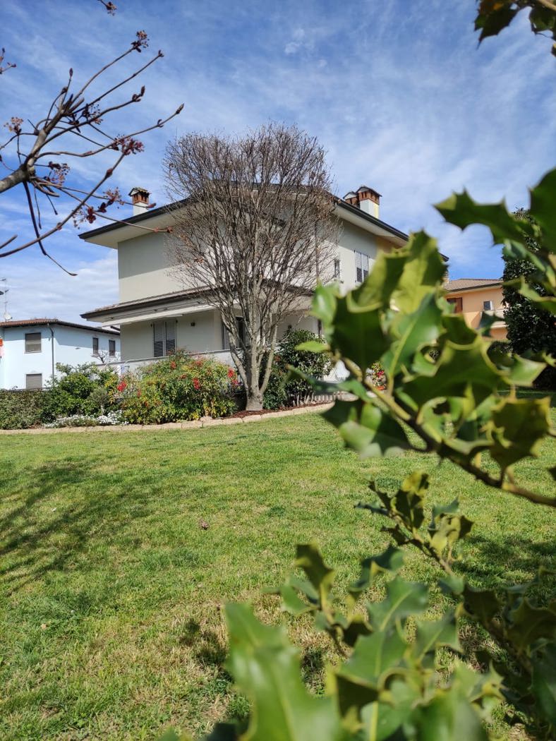 Villa Bifamiliare con giardino a San Martino in Strada