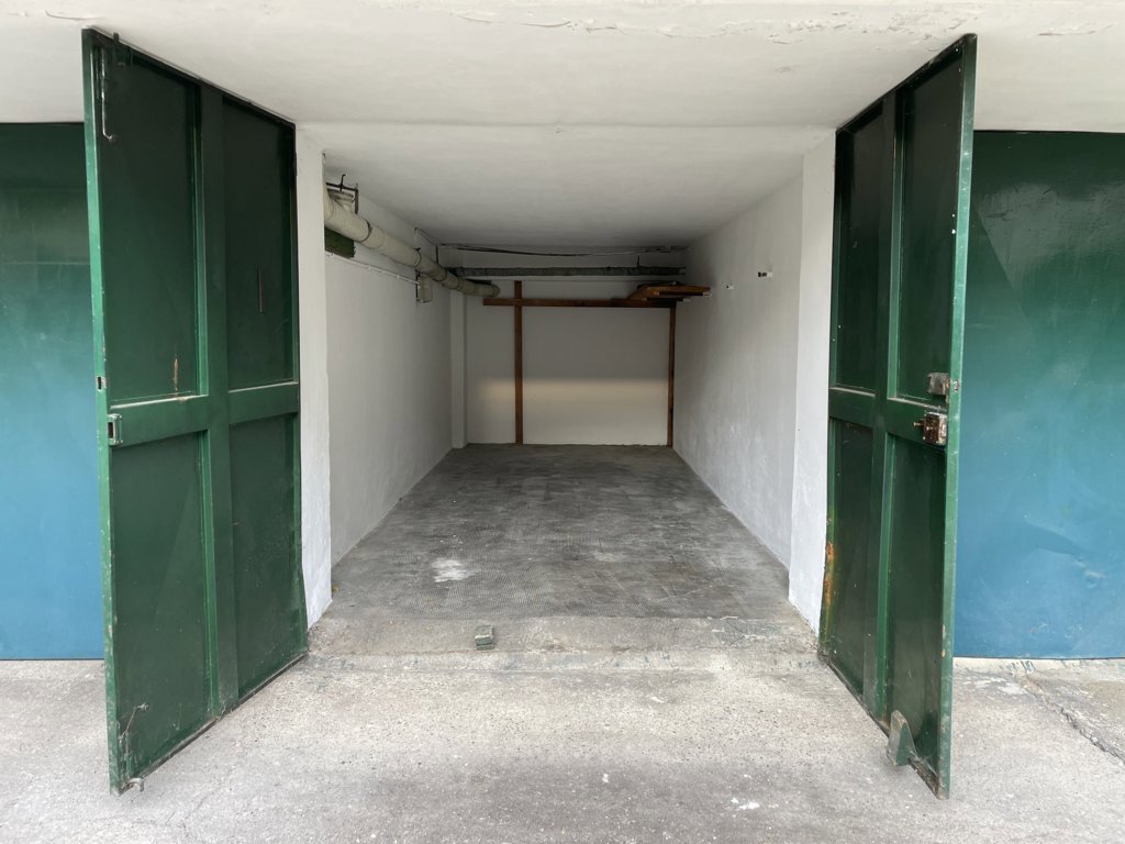 Box/Garage 13mq in vendita a Cesano Boscone