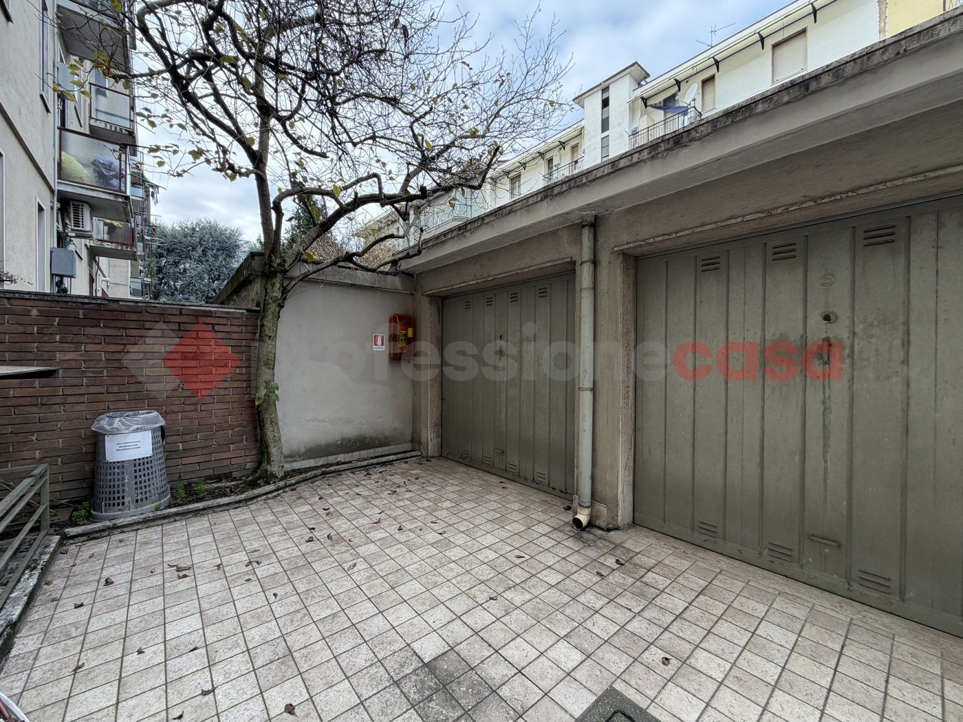 Box/Garage 12mq in vendita a Cesano Boscone