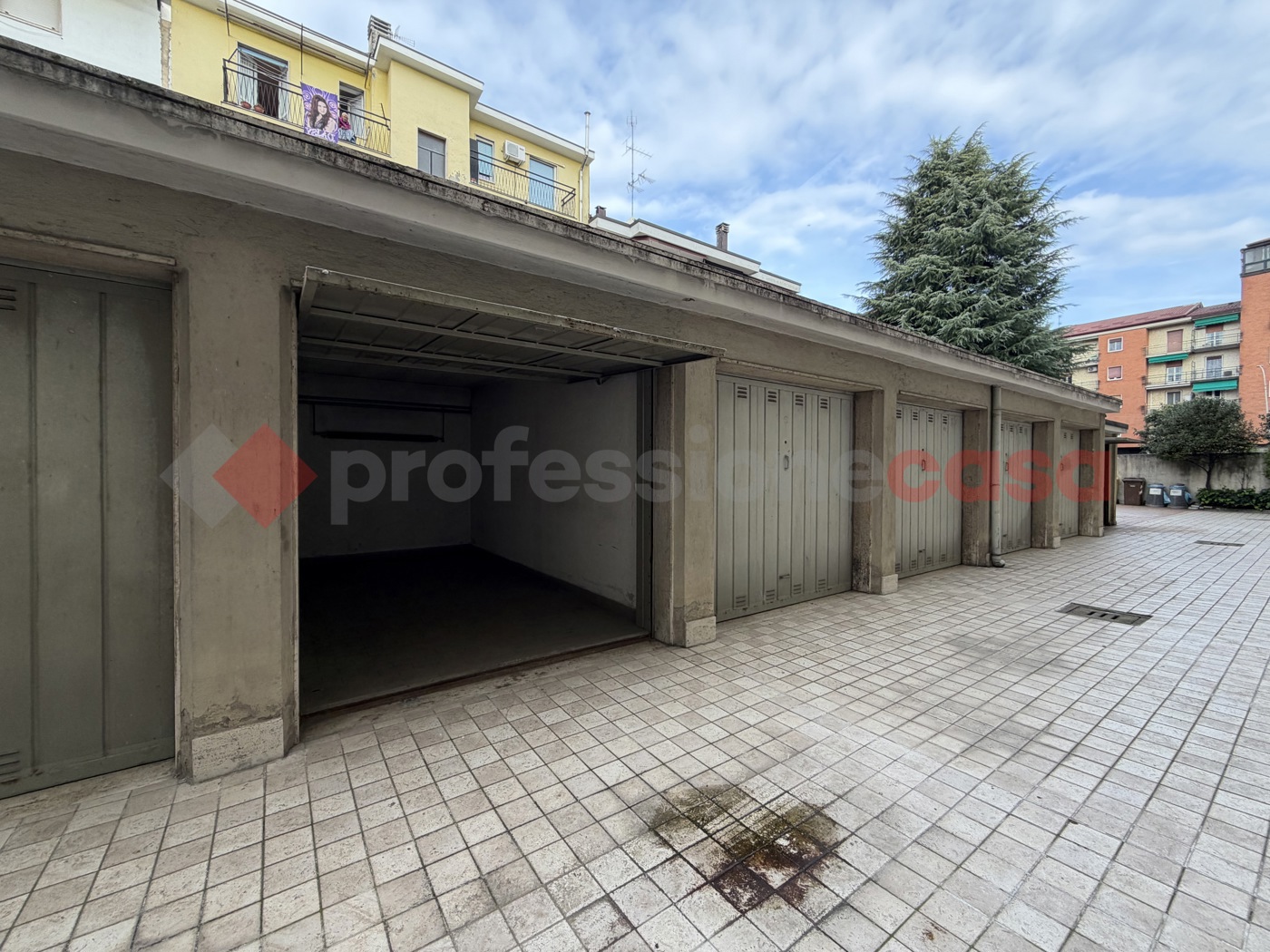 Box/Garage 12mq in vendita a Cesano Boscone